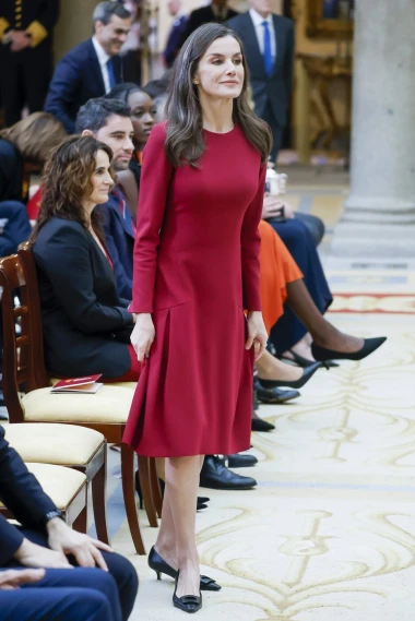 Kraljica Letizia bira udobnu obuću i savr&scaron;ene dnevne outfite koje želimo kopirati