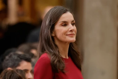 Kraljica Letizia bira udobnu obuću i savr&scaron;ene dnevne outfite koje želimo kopirati