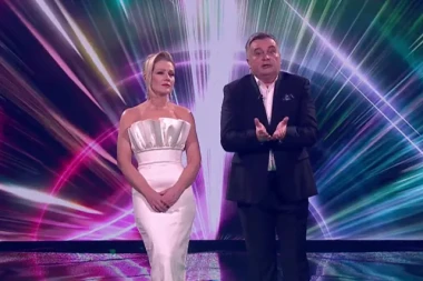 Izdanje za pamćenje: Barbara Kolar u skulpturalnoj vjenčanici zasjenila prvu večer Dore