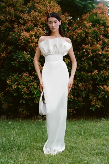 Izdanje za pamćenje: Barbara Kolar u skulpturalnoj vjenčanici zasjenila prvu večer Dore