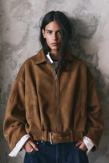 Trendi jakne za prijelazno razdoblje: Koža i bru&scaron;ena koža kao proljetni must-have