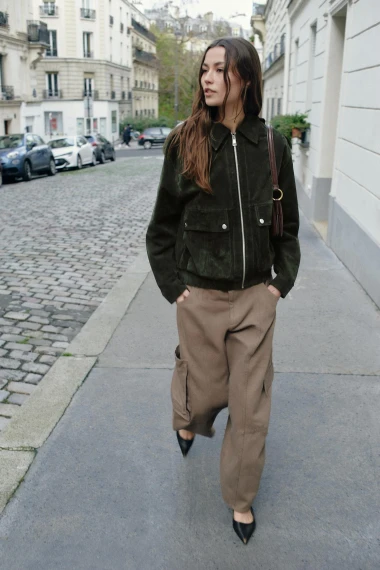 Trendi jakne za prijelazno razdoblje: Koža i bru&scaron;ena koža kao proljetni must-have