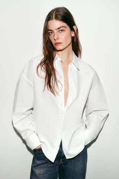 Komad koji nikad ne izlazi iz mode: Bijele ko&scaron;ulje u proljetnim kombinacijama