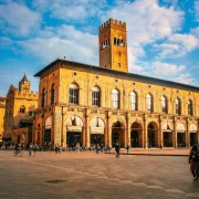 Putovanje u Bolognu: Savr&scaron;en spoj povijesti, okusa i sporog života