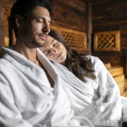 Sauna u dvoje: prekrasni ritual koji će vas opustiti i zauvijek povezati