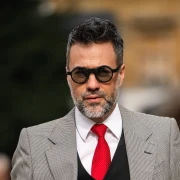 Mu&scaron;karac kojem ne možemo odoljeti: Vrag je u detaljima - i to crvenim