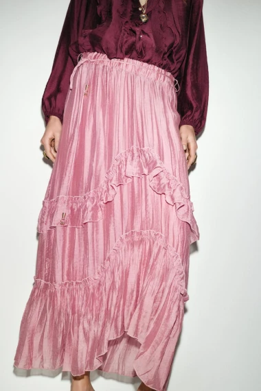 Nova sezona u znaku statement suknji: Izdvajamo modele koji će osvježiti ormar