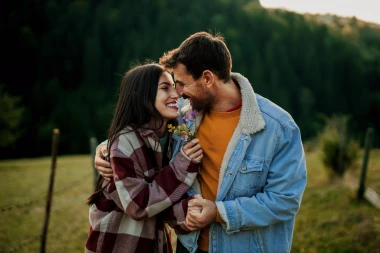 Ljubavni horoskop za proljeće 2026.: Vrijeme je za istinu i sudbinske odluke