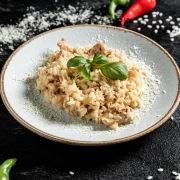 Kremasti klasik iz tave: Rižoto s piletinom koji uvijek uspijeva