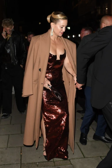 Dva izvrsna outfita: Kate Hudson očarala je ovim haljinama, koja vam je bolja?