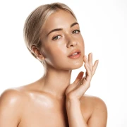 Proljetno buđenje kože: Vodič za prijelaz sa zimske na laganiju kozmetiku