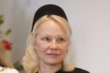 Pamela Anderson rekla zbogom glamuru - i pokrenula pravu beauty revoluciju