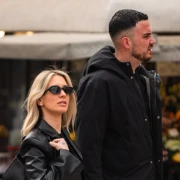 Zgodni par sa &scaron;pice: Crno i obuća za koju smo jedva čekali da se vrati na ulice