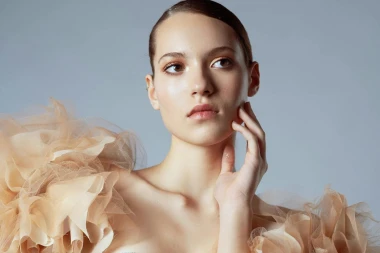 Praktični i učinkoviti: Puderi u sticku koje beauty scena obožava