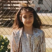 Prepoznajte li ovu djevojčicu? Ovako je izgledala prije slave i milijardi na računu