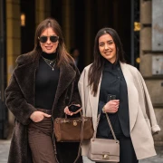 Dvije trendseterice, dva stila: Neutralni tonovi vladaju zagrebačkom &scaron;picom