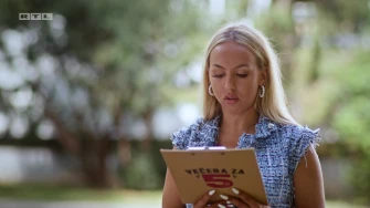 Tko je Lukrecia koja se kupala u 'Večeri za 5'? Mlada majka i model zaintrigirala gledatelje