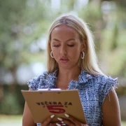 Tko je Lukrecia koja se kupala u 'Večeri za 5'? Mlada majka i model zaintrigirala gledatelje