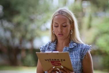 Tko je Lukrecia koja se kupala u 'Večeri za 5'? Mlada majka i model zaintrigirala gledatelje