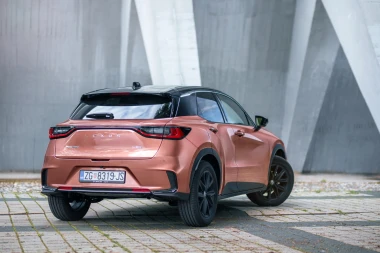 Test iz znatiželje rezultirao odu&scaron;evljenjem: Evo za&scaron;to nas je osvojio Lexus LBX dostupan za svega 280 eura mjesečno