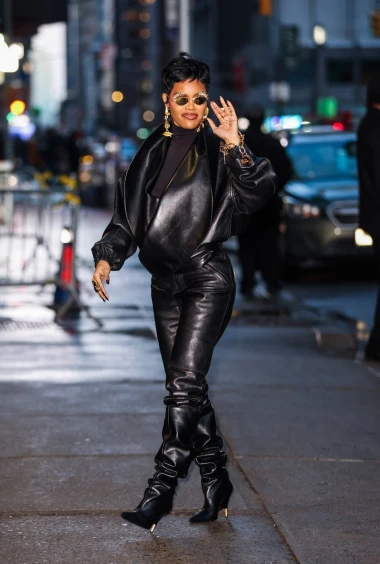 Kao žena mačka: Teyana Taylor nastavlja modnu dominaciju u crnoj koži