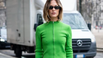 Milanske ulice diktiraju trendove: Heklane haljine, &scaron;tikle, srebrni sjaj i proljetne nijanse