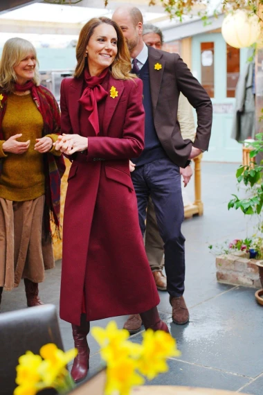 Diplomacija u boji vina: Kate Middleton jo&scaron; jednom dokazala modnu nadmoć