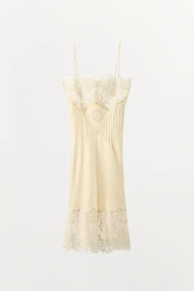 Severina odu&scaron;evila u romantičnoj slip haljini: Donosimo shopping vodič za isti look