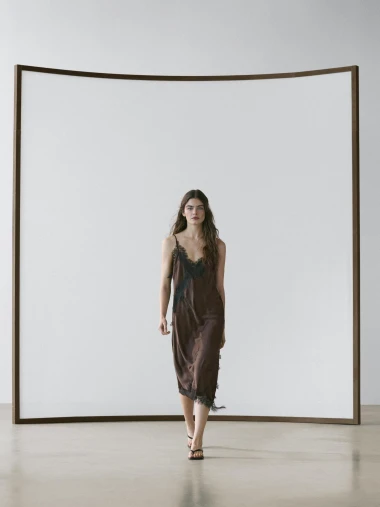 Severina odu&scaron;evila u romantičnoj slip haljini: Donosimo shopping vodič za isti look