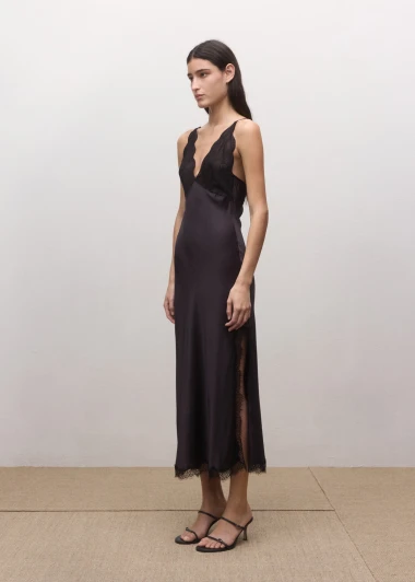 Slip haljine, spoj romantike i seksepila: Ovo su na&scaron;i high street favoriti