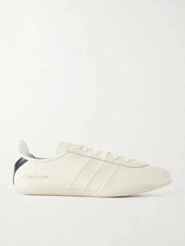 Zaboravi na klasične cipele: Ove tenisice su savr&scaron;ene za poslovne kombinacije