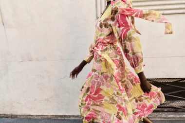 Od kave u gradu do posebnih prilika: Najljep&scaron;e midi haljine koje nosimo ove sezone