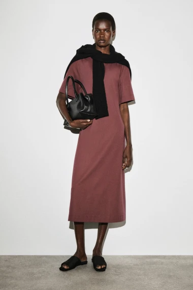 Od kave u gradu do posebnih prilika: Najljep&scaron;e midi haljine koje nosimo ove sezone