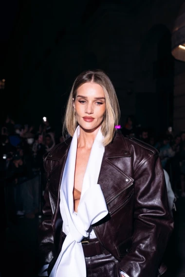 Rosie Huntington-Whiteley u Parizu: Tihi luksuz koji je zasjenio reviju kuće Saint Laurent
