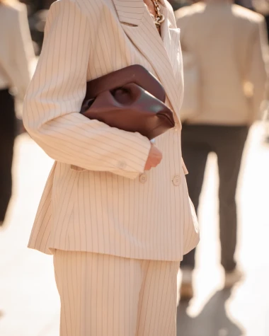 Nježna elegancija: Kako je Olja Vori izabrala idealno proljetno odijelo