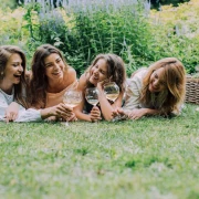 Pet ideja za nezaboravan Dan žena u dru&scaron;tvu prijateljica