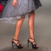 Koja duljina suknje odgovara va&scaron;oj visini: Vodič za savr&scaron;enu proporciju