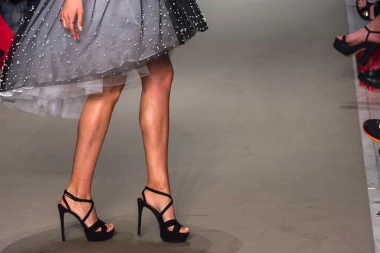 Koja duljina suknje odgovara va&scaron;oj visini: Vodič za savr&scaron;enu proporciju