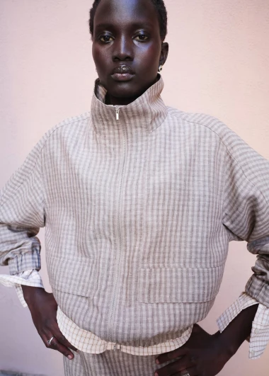 Bomber jakna je jedan od najcool komada za topliju sezonu