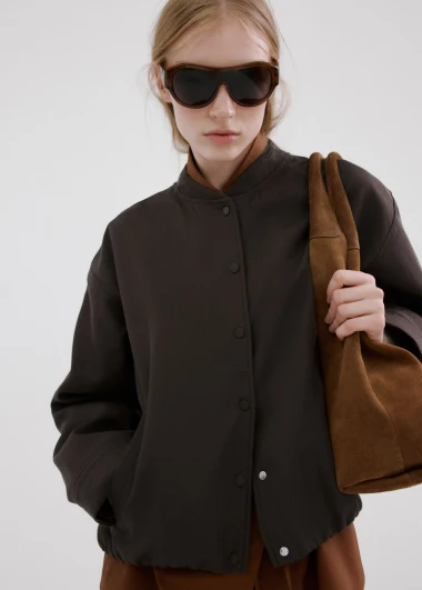 Bomber jakna je jedan od najcool komada za topliju sezonu