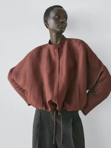 Bomber jakna je jedan od najcool komada za topliju sezonu