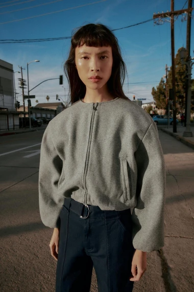 Bomber jakna je jedan od najcool komada za topliju sezonu