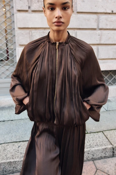 Bomber jakna je jedan od najcool komada za topliju sezonu