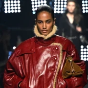 Kolekcija Isabel Marant za jesen donosi spoj 80-ih i opu&scaron;tene elegancije