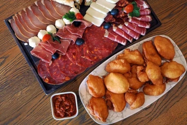 Gastro doživljaj Fru&scaron;ke Gore: Od domaćih u&scaron;tipaka do trendy okusa vojvođanske Toskane