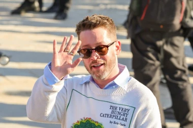 'Kralj milenijalaca': Macaulay Culkin u Parizu pokazao cool stil i nalakirane nokte