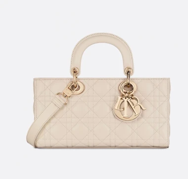 Balerinke, pastelni tonovi i kultna torbica: Zagrepčanka pokazala savr&scaron;en proljetni look