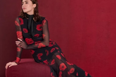 Pa&scaron;e li cvjetna haljina uz te&scaron;ke gležnjače i kako stvoriti savr&scaron;en modni kontrast?