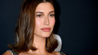 Vi&scaron;e od trenda: Kako je crveno rumenilo ponovno osvojilo svijet ljepote