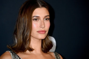 Vi&scaron;e od trenda: Kako je crveno rumenilo ponovno osvojilo svijet ljepote